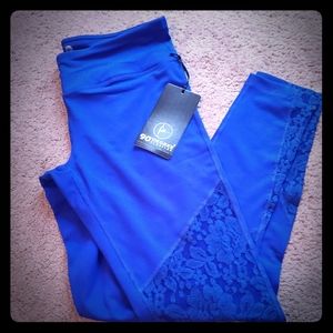 NWT 90 degree Blue lace leggings. Sz Large.